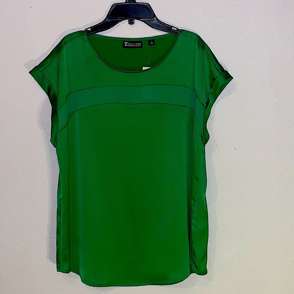 New York and Company 7th Ave Design Studio Emerald Green Blouse.  Size L. NEW !